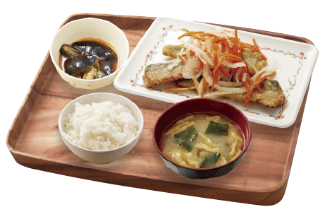 いわしの洋風南蛮、茄子のピリ辛胡麻風味、ライス（SS）、味噌汁