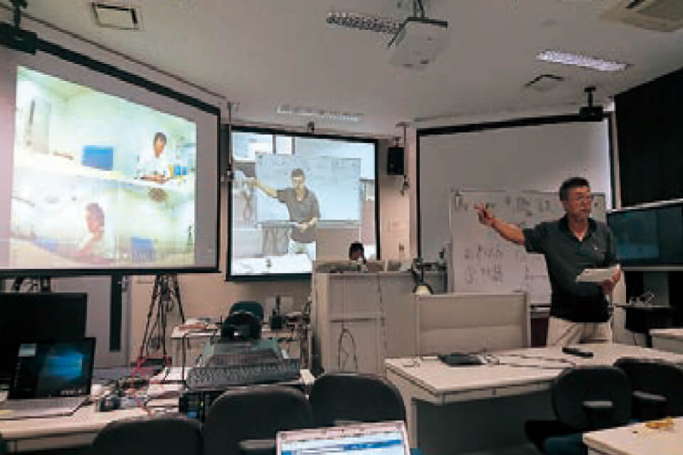 最先端のICTを活用した遠隔講義