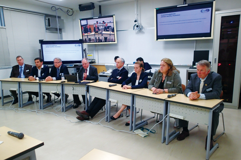 2019年6月に行われた公式審査の風景。基礎獣医学、伴侶・産業動物臨床、食品衛生、質保証など8分野の専門家が来日、厳正な審査を行った。