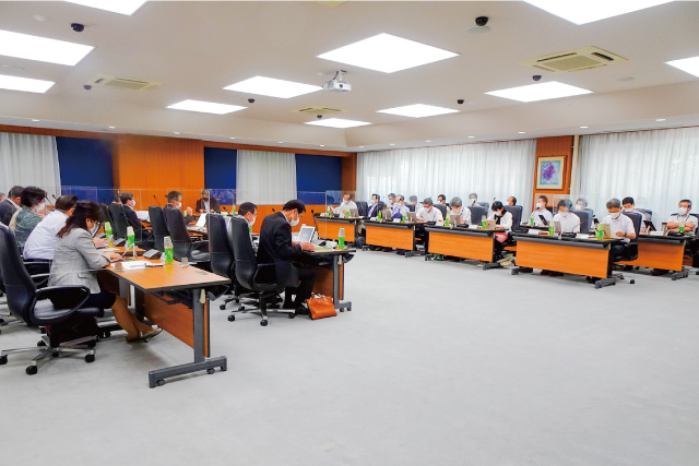 経営協議会学外委員と教育研究評議会評議員との意見交換会を実施しました