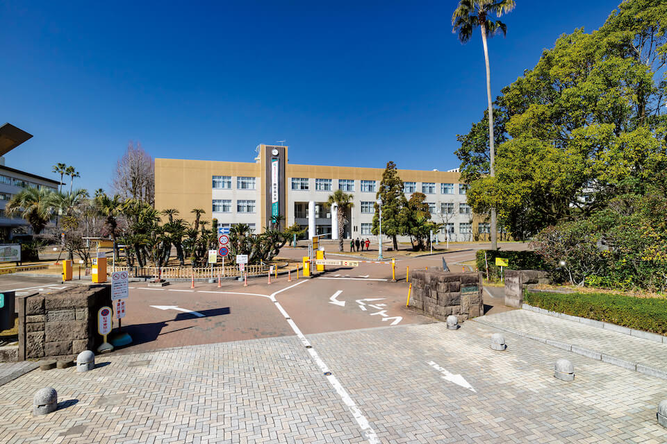 正門での新たな出会い