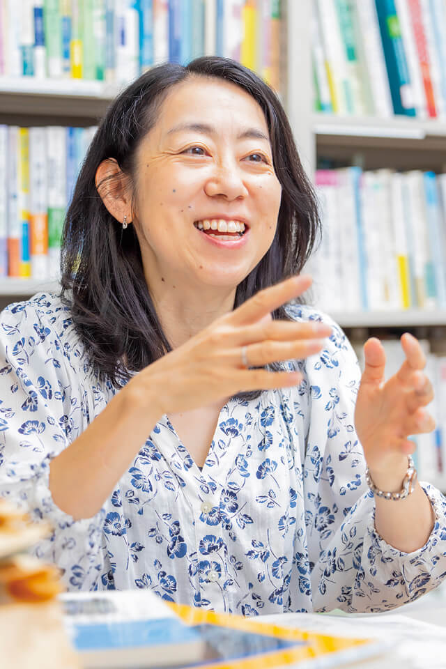 法文学部・法経社会学科・地域社会コース 小栗 有子 准教授