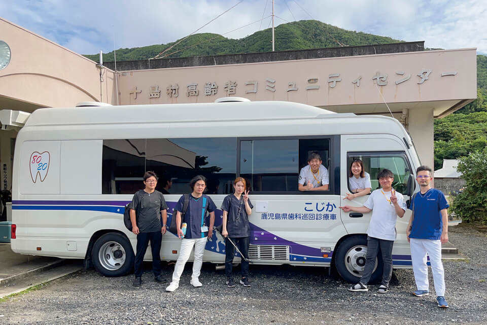 離島住民など、歯科医療の受診が困難な県民のために巡回診療を行う「こじか号」。2022年度から運用されている5代目こじか号は、感染症対策の機能も充実している