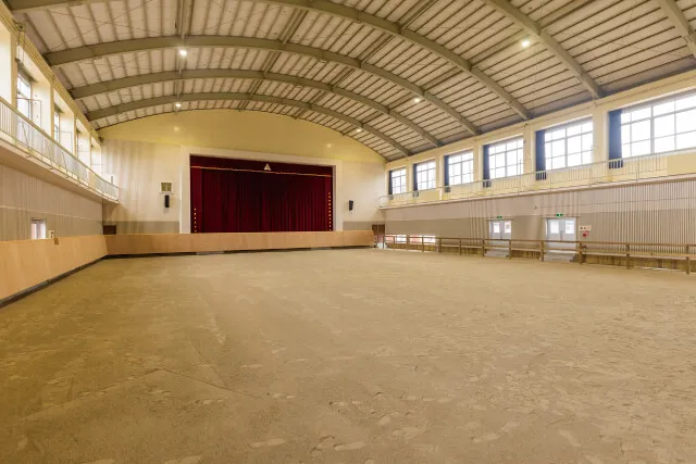 屋内馬場