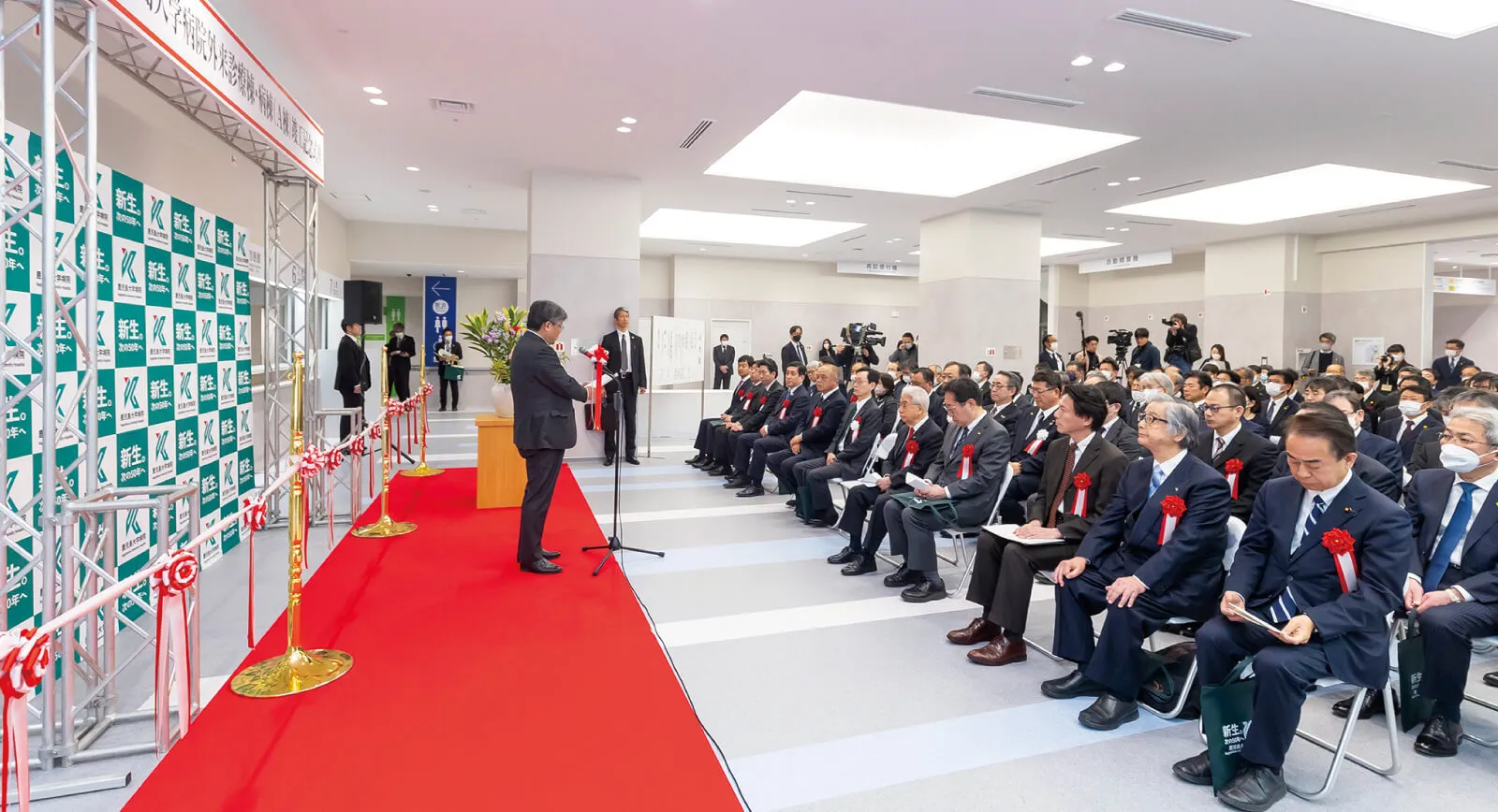 次の50年へ向けて、大学病院新外来診療棟・病棟竣工