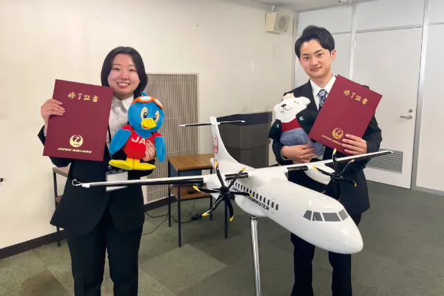 操縦飛行体験プログラム「SKYCAMP」。鹿児島空港に隣接するフライトトレーニングセンターで座学やフライトシミュレーターによる操縦訓練、飛行体験を受講しました