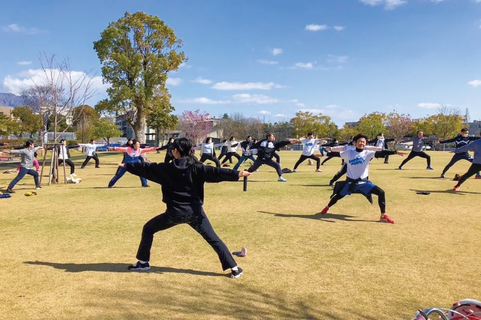 走る前のヨガはコンディションを整えたり、パフォーマンスを高めるだけでなく、目には見えない内面の動きも観察できます。