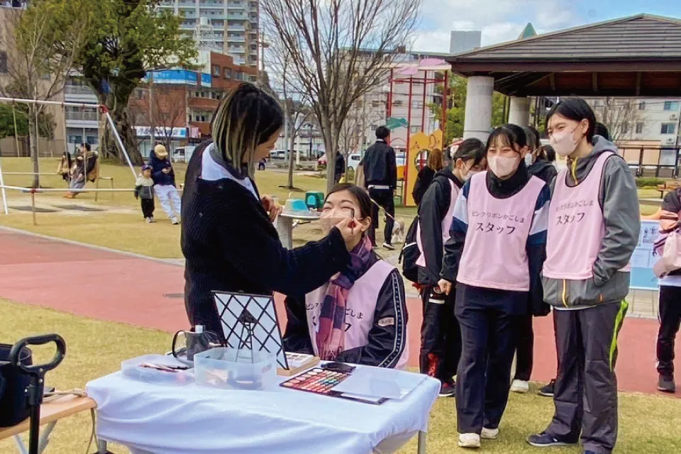 プロのメイクアップアーティストが、走るのがさらに楽しくなるワンポイントメイクをしてくださいました。