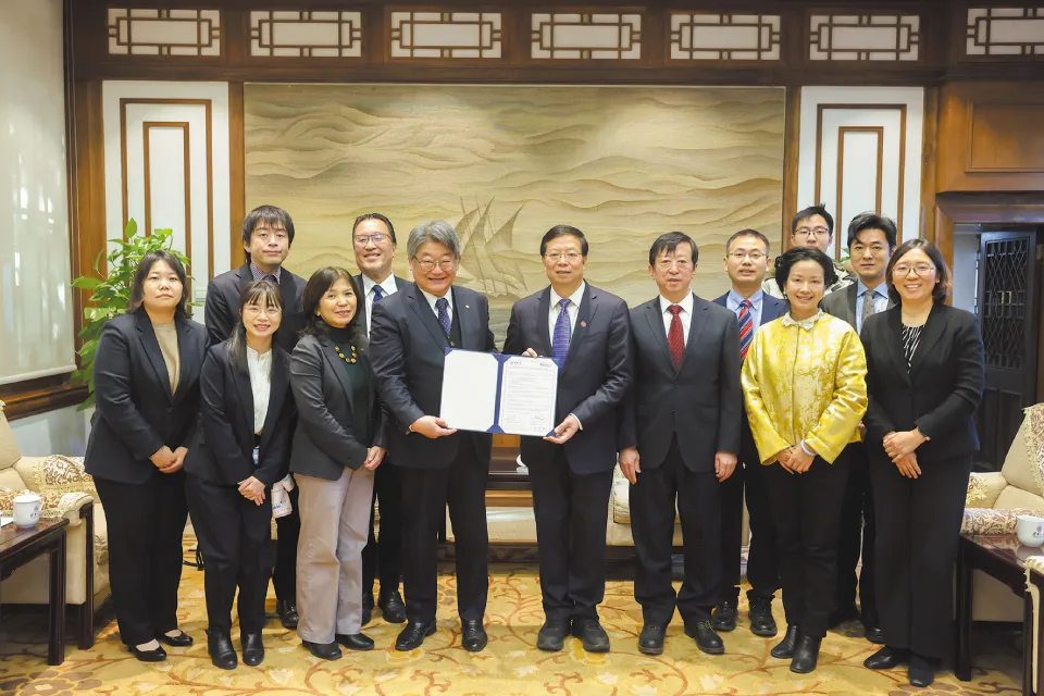 中国 清華大学と大学間学術交流協定を締結