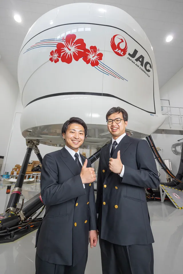 パイロットになるには、あらゆる国家資格を取得するだけでなく、数多くの地上訓練と 飛行訓練が必要になる。