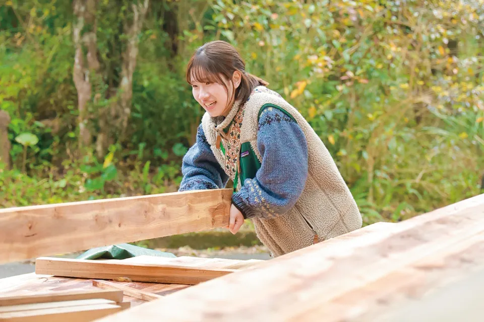 大自然、DIYなど私の大好きが詰まっている屋久島。今は現地の友達と小屋づくりに奮闘中です。