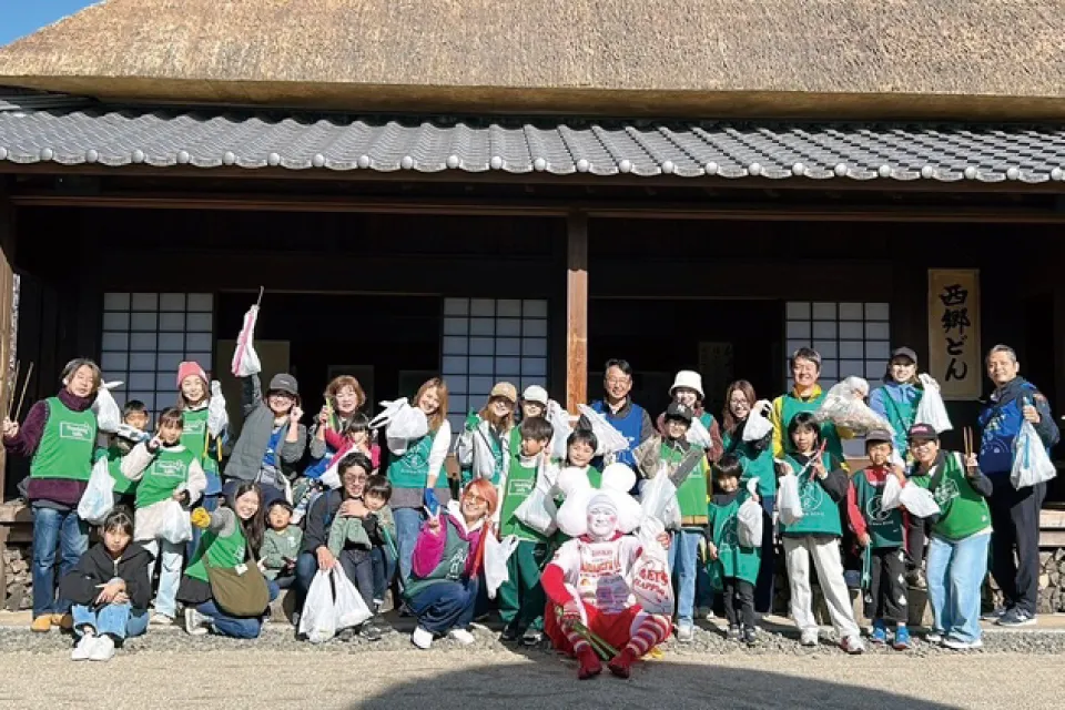 ゴミ拾い活動。子ども達の価値観や気づきを育てる小さなきっかけになればうれしいです。